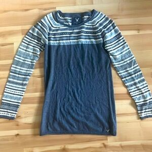 American Eagle sz M long sleeve tee, stripe patterned sleeves, dusty blue